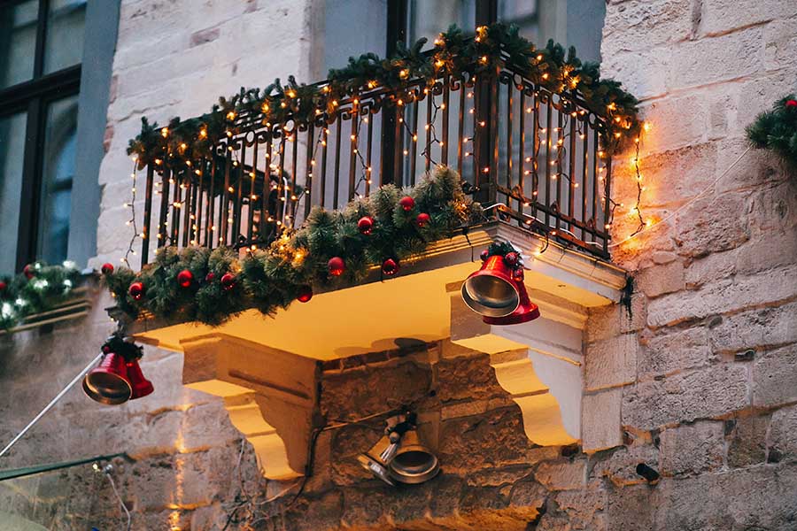 Cómo decorar el balcón en Navidad